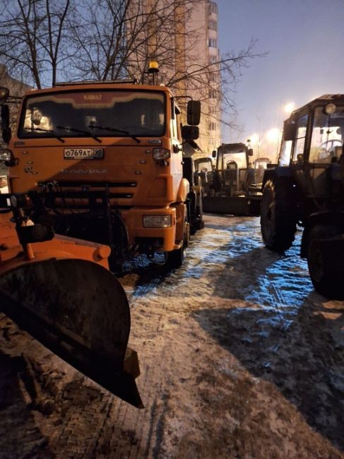 ВСЯ ТЕХНИКА В СБОРЕ 🤷‍♀️
Галина Т.
Когда наконец приведут остановку РГЗУ в сторону Москвы в порядок?
Когда..