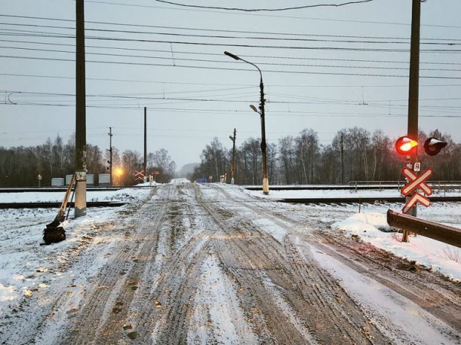 Жители Красноармейска добились того, чтобы отремонтировали переезд через железнодорожные пути.  Фото:..