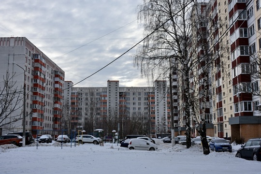 С ЛЕГКИМ ПАРОМ... ТО ЕСТЬ С НОВЫМ ГОДОМ (наступающим)! 
Интересно, архитекторы микрорайона Заря смотрели фильм..