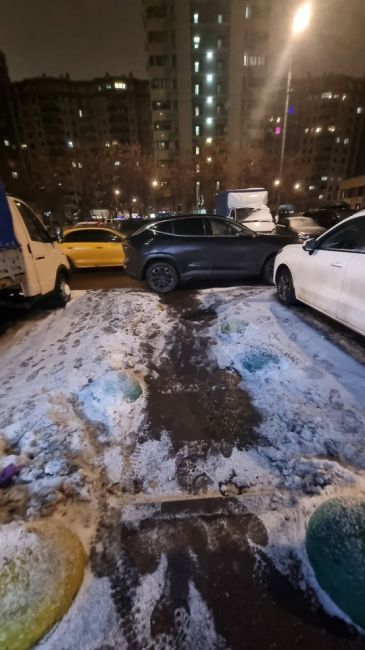 Каждое утро в будни ,а иногда и в выходные по дороге в дет.садик не могу с ребёнком перейди дорогу на коляске..