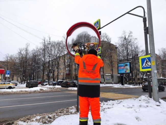 Коммунальные службы убрали нелегальные граффити с улиц Пушкино.  Фото: t.me/pushgorkhoz  Автор: Максим Рассказчиков..