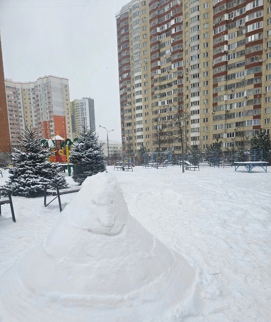 Уже лепили снеговика в этом году, друзья? ☃️  Присылайте фотки, если..