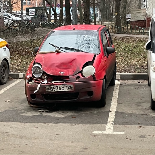 Пункт помощи при ДТП (ПЛК 32/56), своевременно убирайте свой автохлам со двора. Имейте совесть, не надо..