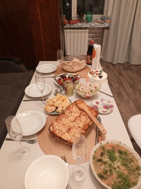 Балашихинцы, делимся своим новогодним столом в комментариях 🍾🥂🍮  Чей новогодний стол наберет больше..