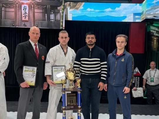 🏆 Видновчанин Евгений Михалев — чемпион России по разбиванию досок!  Спортсмен из Видного стал..