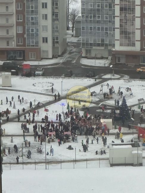 А в ЖК Маяк инициативная группа соседей устроила очередной праздник для местных жителей..