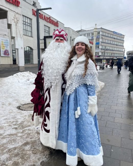 Случайна встреча!
Стишок рассказали, ждём подарок..