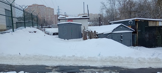 В этом году, я так понимаю, город тоже не собираются чистить? Сегодня на улице невозможно пройти и проехать с..