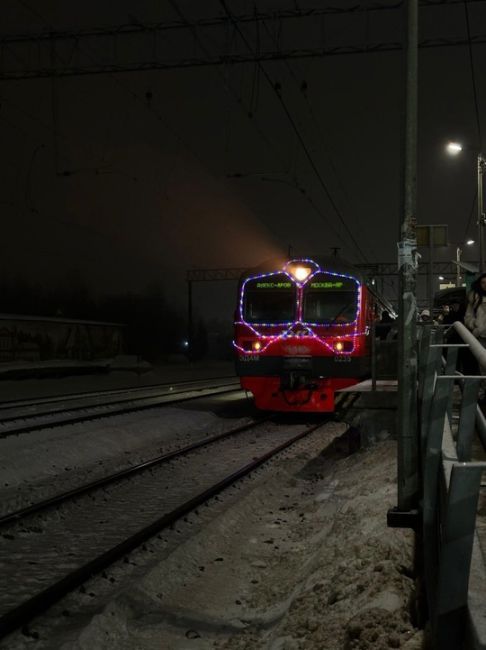 🎄Хоть что то прекрасное появилось в электричках Ярославского..