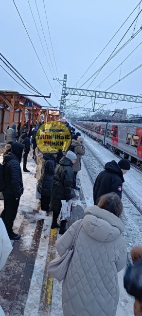 ❗️На станции Химки уже больше часа нет никаких электричек  Нет движения на участке Сходня - Химки в сторону..