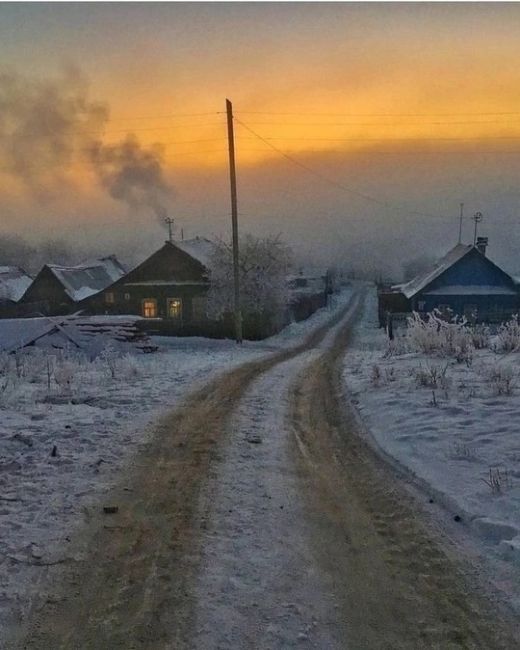 Зима, ты - ребенок, приехавший к бабушке в деревню. Какие тёплые воспоминания, несмотря на студеную зиму..