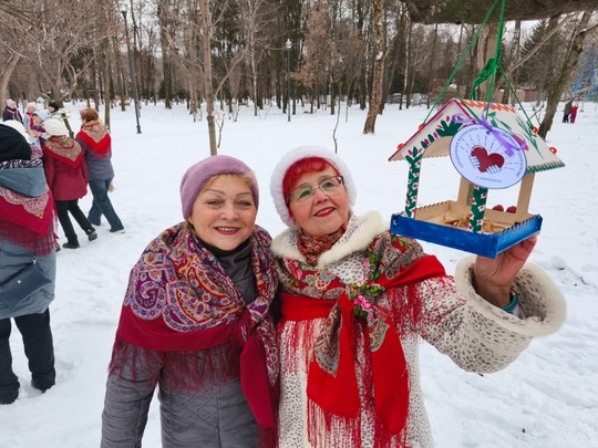 🦅 Расписные кормушки для птиц установили в парке Мира в Коломне  В разгар зимнего сезона особенно важно..