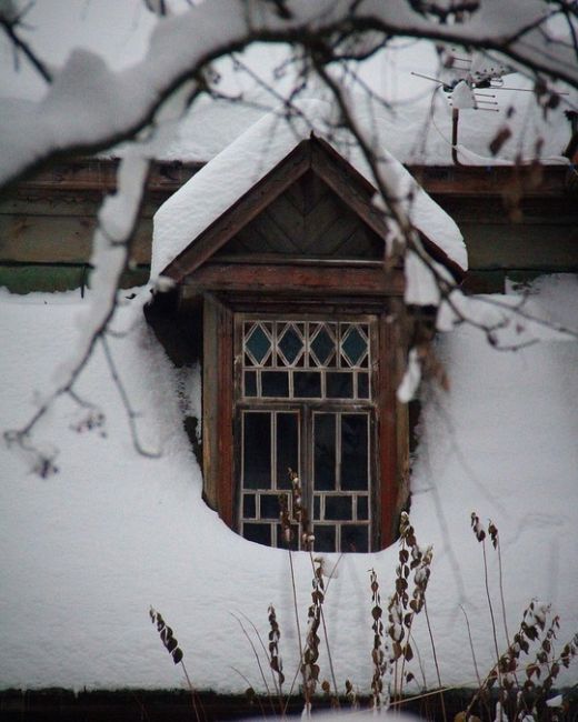 В часе езды от столицы находится знаменитый поселок Кратово. Знаменитый благодаря своим удивительным..