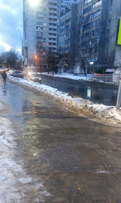 В ГОРОДЕ КАТОК
1-2. [id16888070|Ольга Чудесова] 
Где коммунальные службы?! На улице сплошной каток!!! К переходу..