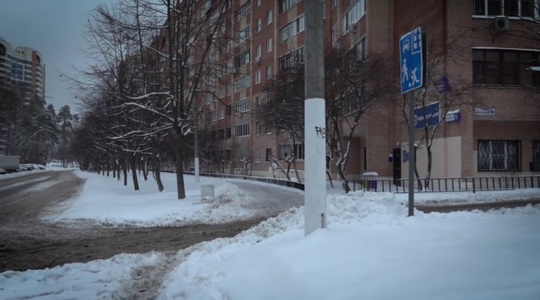 В Красногорске продолжается уборка последствий снегопада. В первую очередь расчистка проходит во дворах..