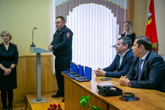 🎖 В Коломне наградили отличившихся сотрудников полиции  Четверо сотрудников УМВД по городскому округу..