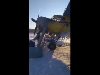 На Камчатке нашли пропавший три дня назад самолет Ан-2. Все три человека, находившиеся на борту, живы.  Во..