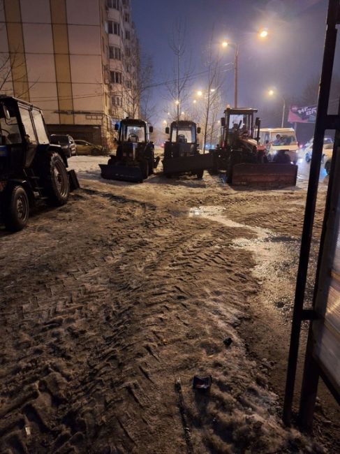 ВСЯ ТЕХНИКА В СБОРЕ 🤷‍♀️
Галина Т.
Когда наконец приведут остановку РГЗУ в сторону Москвы в порядок?
Когда..