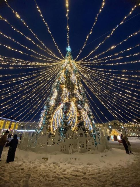 Зимняя сказка уже ждёт жителей и гостей области🎄  Во всех городах региона царит праздничное..