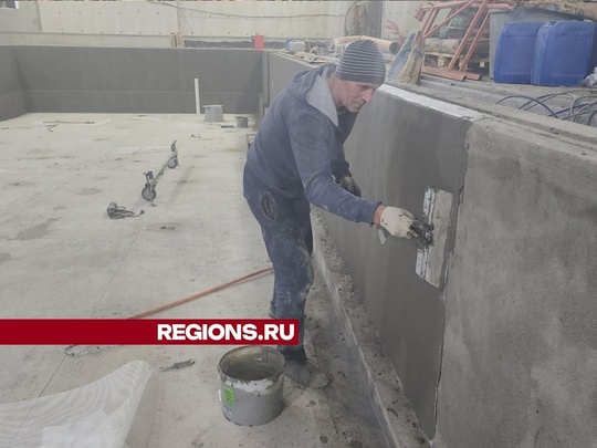 В бассейне, который строят в «Ясенках» под Подольском, проведут пробный пуск воды 
Строящийся в «Ясенках»..