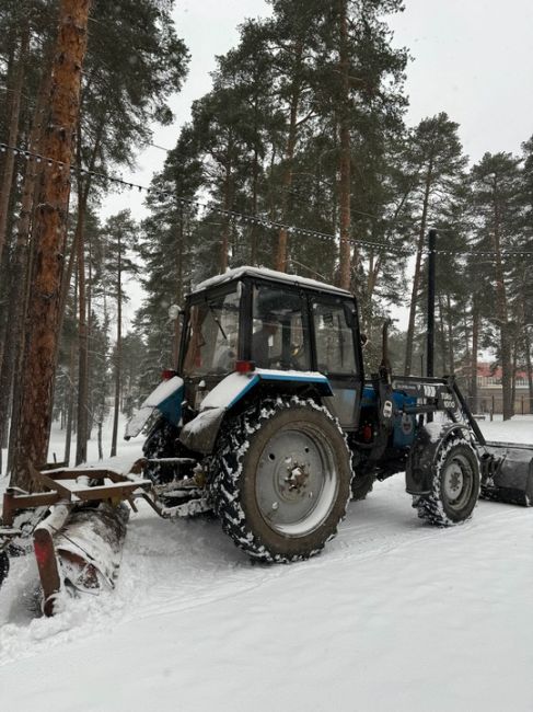 Доброе воскресное утро #Жуковский
В парке с самого утра чистят дорожку от..