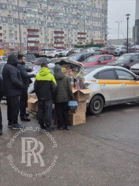 ⚡️ В Балашихе замечен таксист, который из багажника торгует неизвестного происхождения пиротехникой. 
..