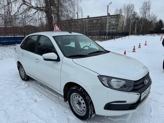 🚘 Радужненская школа получила новый автомобиль для обучения старшеклассников вождению  В рамках проекта..