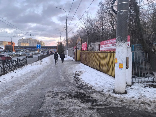 Большая Серпуховская ПКБ на первой фотографии, Матросская Мосавтодор на второй найдите 10 отличий в уборке..