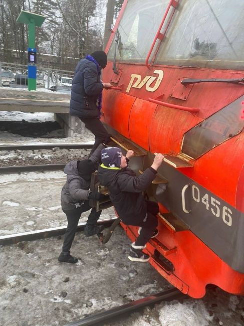 Совсем дети! 😱  Это на монинской..