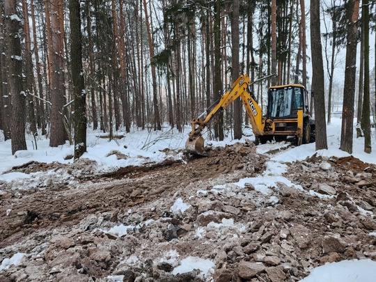 На строящейся велодорожке в лесу от улицы Говорова установили освещение и камеры видеонаблюдения системы..