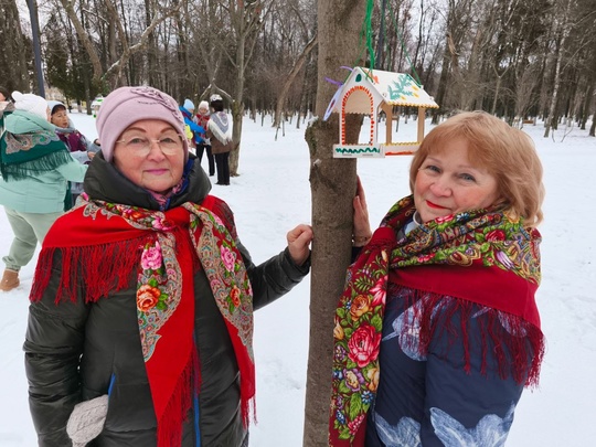 🦅 Расписные кормушки для птиц установили в парке Мира в Коломне  В разгар зимнего сезона особенно важно..