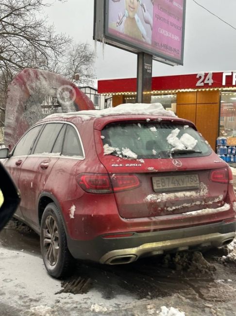 На Можайском шоссе в Мамоново горит автомобиль немецкой марки..