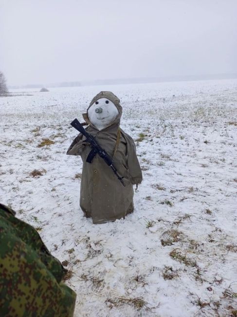 Уже лепили снеговика в этом году, друзья? ☃️  Присылайте фотки, если..