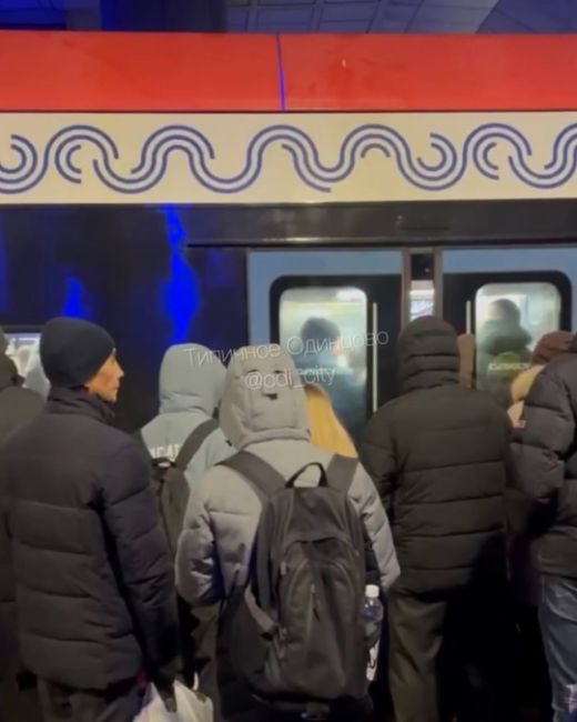 Поезда в сторону Москвы едут с увеличенными интервалами 🚉  «Электричка, которая должна была быть в 32 минуты,..