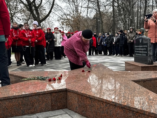 День Неизвестного Солдата 
🪖Активисты Волонтерской роты Боевого Братства г.о. Балашиха и учащиеся школ,..