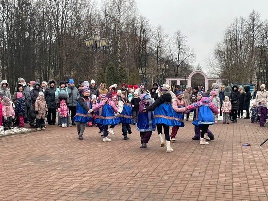 В парках микрорайона Климовск встретили “Зиму в Подмосковье”. 
Так в Детском парке культуры и отдыха..