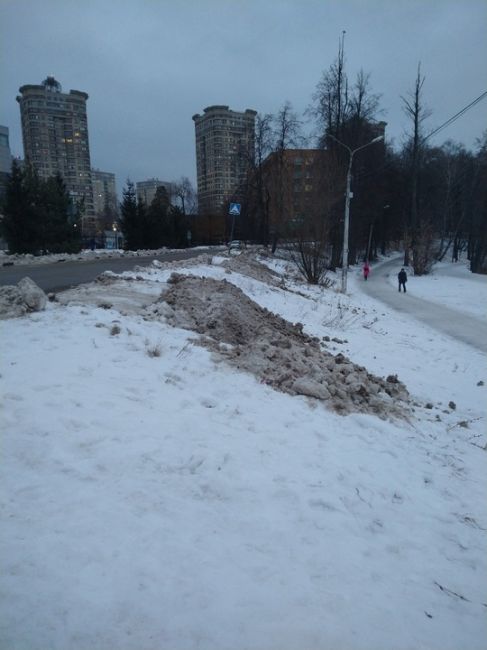 [id179534698|Ирина Тимчук]  Прошу обратить внимание администрацию города. Работники дорожных служб вместо того,..