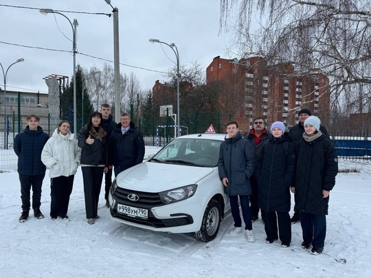 🚘 Радужненская школа получила новый автомобиль для обучения старшеклассников вождению  В рамках проекта..