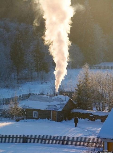 Зима, ты - ребенок, приехавший к бабушке в деревню. Какие тёплые воспоминания, несмотря на студеную зиму..