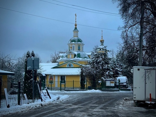 Около Акуловской церкви замечен мужчина, карауливший девушек 👀  Об этом сообщила подписчица «Типичное..