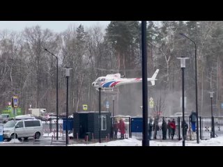 ❗️В Детский клинический центр им. Рошаля в Красногорске на вертолете прилетели Дед Мороз и Снегурочка...