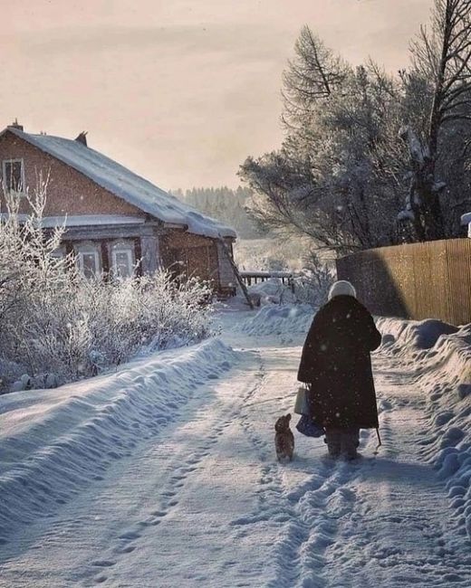 Зима, ты - ребенок, приехавший к бабушке в деревню. Какие тёплые воспоминания, несмотря на студеную зиму..