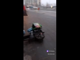 Ты: очень голоден и ждешь свой заказ
Тем временем,..