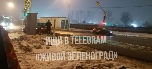 🚗Жесткое ДТП у корпуса 1012 вчера в 21:50  Слава богу все остались в живых!  ТГК Живой..