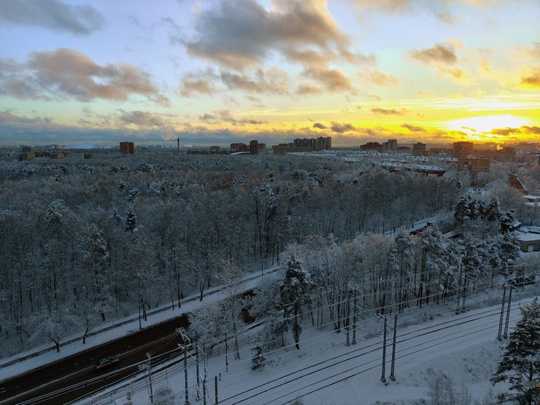 ПОСЛЕДНИЙ ЗАКАТ 2024 ГОДА
Балашиха, вид из окна 31.12.2024
Фото..