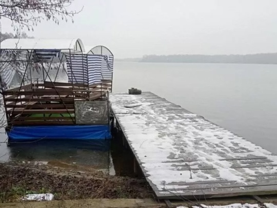 Катастрофу на заповедном озере предотвратили экологи под Ногинском.  Жители Богородского городского округа..