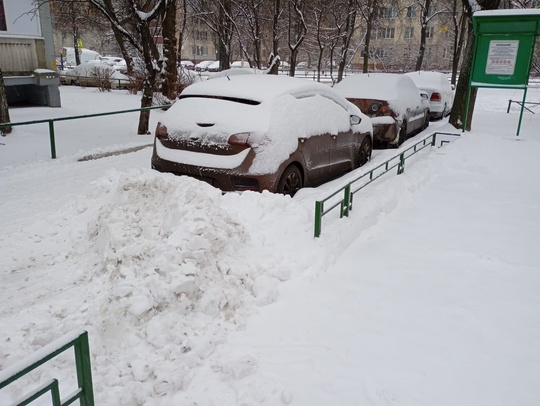 Пришли, почистили, пофоткали, а дальше сами жильцы должны чистить или тут не ходит никто..