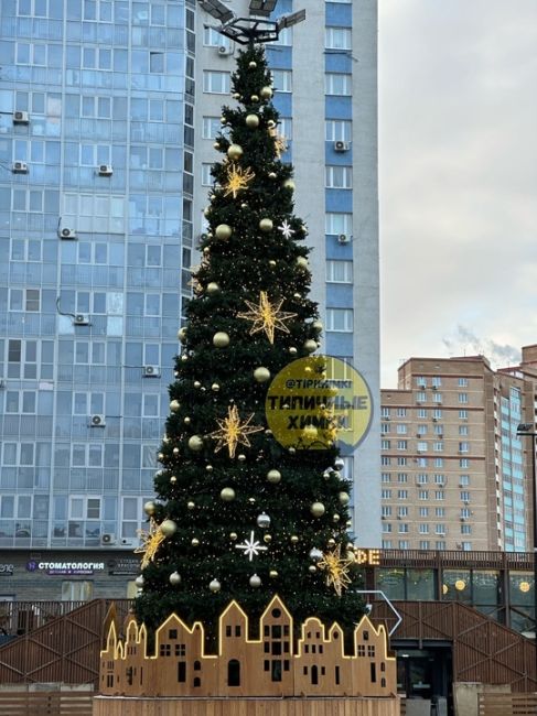 Вот и у Меги в Химках доделывают каток ⛸️  Здесь он будет платный. Дата открытия пока неизвестна, но это явно..