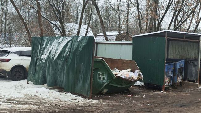 🚮 Модернизированной контейнерной площадке в Ильинском требуется новая модернизация  СМИ сообщают: В..