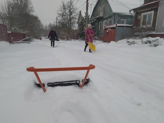 Приветствую! 
Передаю эстафету неравнодушным жителям города. 
Давайте вместе поможем коммунальщикам и..